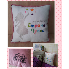 Іменна брендована подушка Країна Чудес